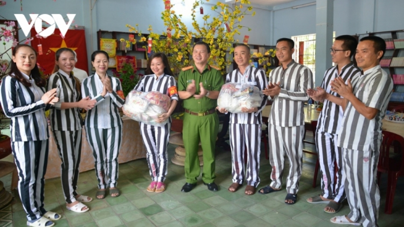 Amnesty represents a lenient and humanitarian Vietnamese policy -0