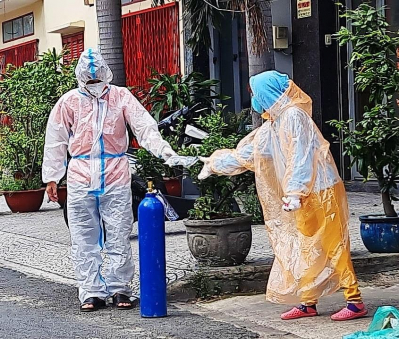 Những “anh hùng” thời COVID  -0