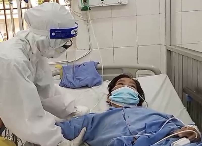 Cấp cứu thành công bệnh nhân nhiễm COVID-19 đã ngừng tim -0