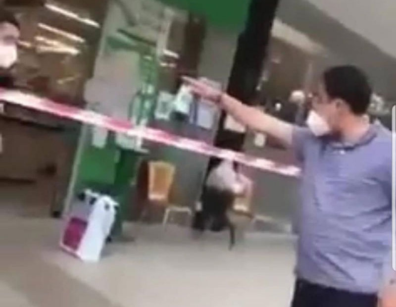 (NÓNG TRONG TUẦN) Tài xế chở F0 chém người lìa tay; mạo xưng ban chỉ đạo gây sự ở siêu thị -0