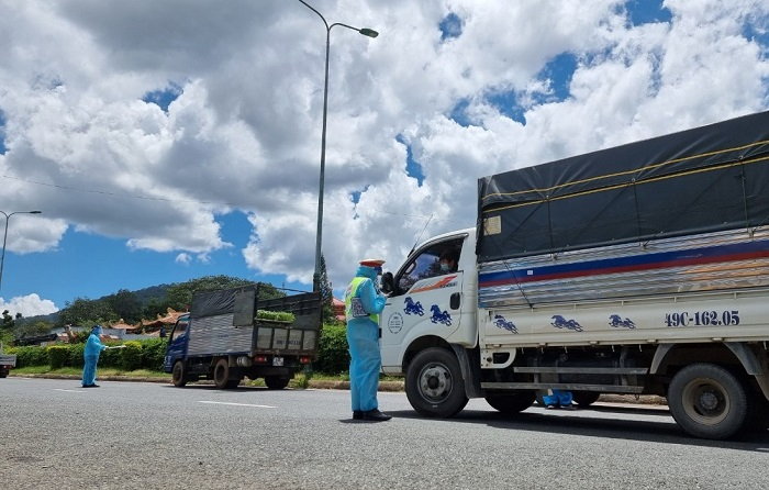 Tài xế, phụ xe chưa tiêm vaccine không được vận tải hàng hóa liên tỉnh -0