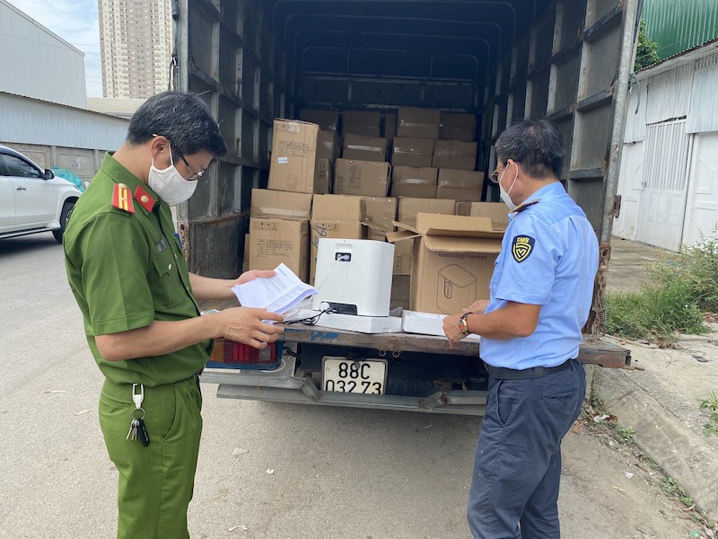 Phát hiện xe “luồng xanh” vận chuyển máy tạo oxy không đảm bảo chất lượng  -0