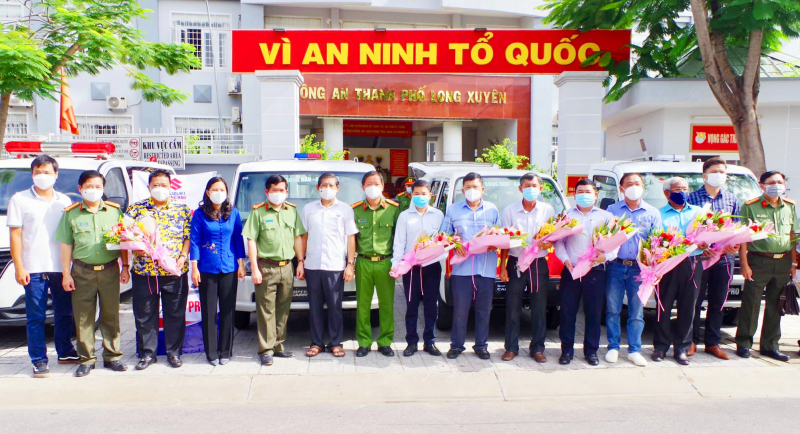 Công an TP Long Xuyên ra mắt mô hình “Xe hỗ trợ y tế và cấp cứu người bị TNGT” -0