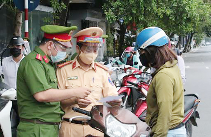 Hà Nội: Kiểm tra giấy đi đường ngày nghỉ lễ, lộ nhiều vi phạm -0