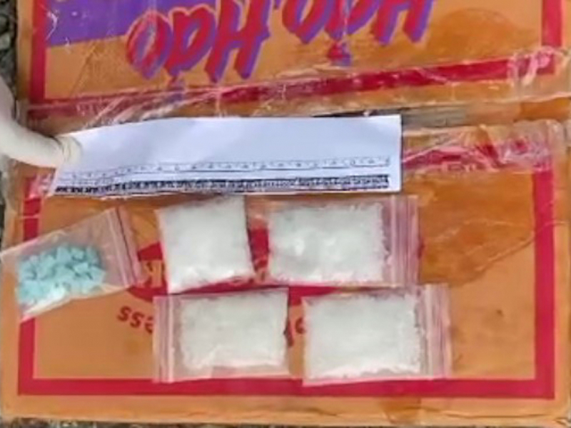 Nhóm thanh niên lợi dụng xe “luồng xanh” giấu ma túy, thuốc lắc vào thùng mì gói -0