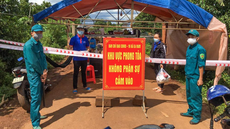 Lơ là chống dịch, Chủ tịch và Phó Chủ tịch xã bị đình chỉ công tác -0