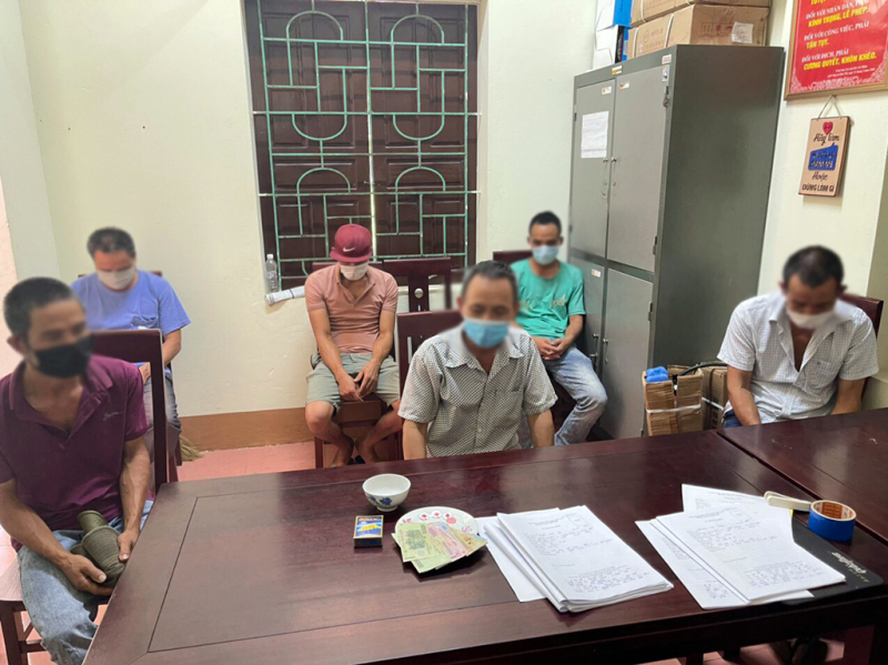 Phạt 135 triệu đồng 9 con bạc sát phạt nhau giữa mùa dịch -0