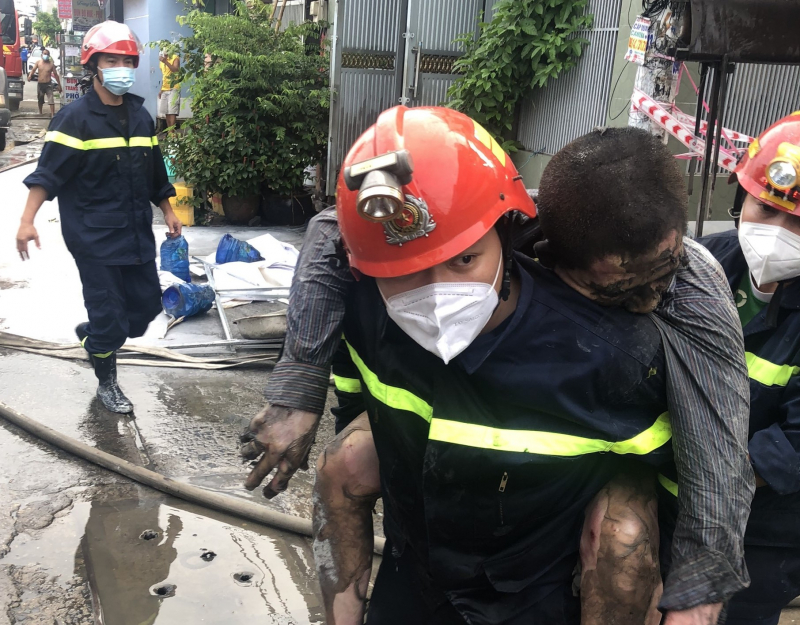 Gải cứu 3 người khỏi đám cháy nghi người tâm thần tự đốt, 1 người tử vong -0