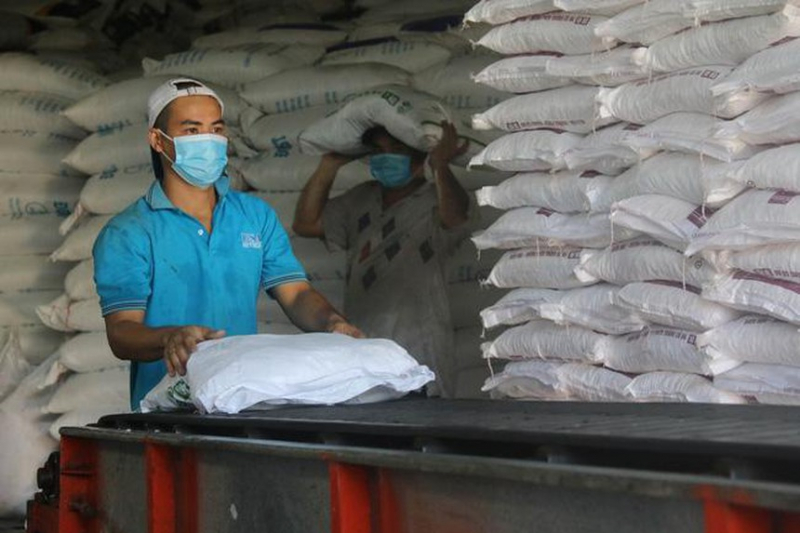 Đề xuất hỗ trợ 28 nghìn tỷ đồng cho người nghèo bị dịch bệnh:  Địa phương tự cân đối ngân sách và huy động nguồn lực -0