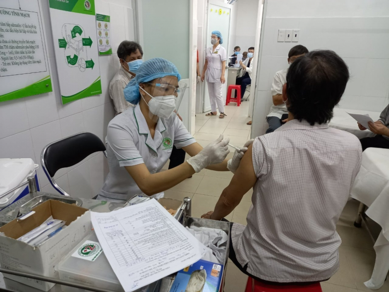 4 địa phương được phân bổ 45% tổng số vaccine của cả nước nhưng còn tiêm chậm -0