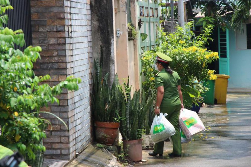 Cảnh sát khu vực với nhiều mô hình thiết thực giúp dân mùa dịch -1