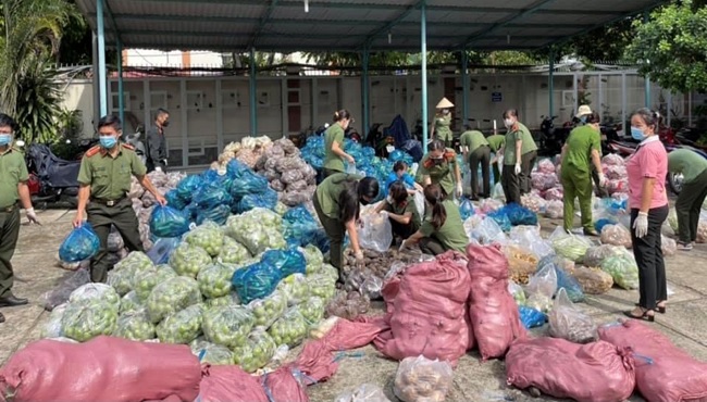 Cảnh sát khu vực với nhiều mô hình thiết thực giúp dân mùa dịch -0