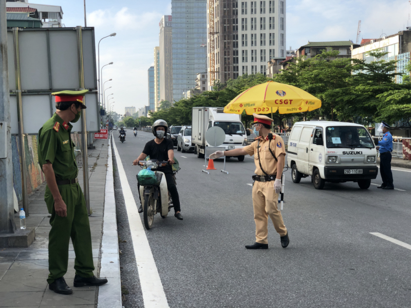 Chốt trực phía Đông thông thoáng trong ngày đầu thực hiện kiểm soát giấy đi đường theo quy định mới -0