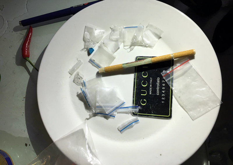 Bắt giữ 17 thanh niên đang bay lắc trong nhà nghỉ Nữ Hoàng -0