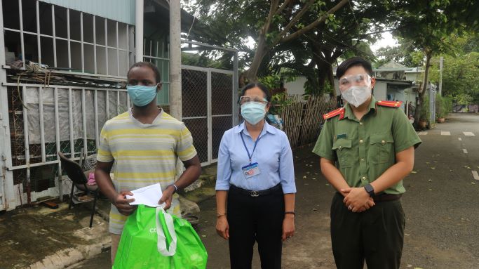 Hỗ trợ người nước ngoài gặp khó khăn do dịch COVID-19 -0