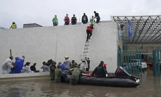 Lũ tràn vào bệnh viện ở Mexico, 16 bệnh nhân thiệt mạng  -0