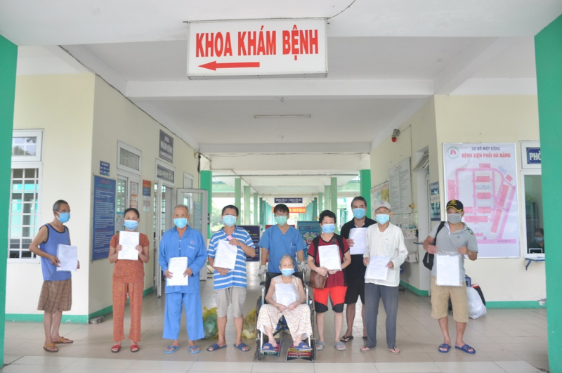 Cứu sống bệnh nhân COVID-19 82 tuổi bị tai biến liệt nửa người -0