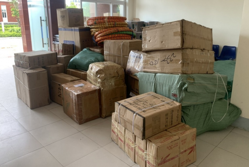 Phát hiện ô tô “Đồ phòng dịch y tế” nhưng chở hàng hóa không giấy tờ -0