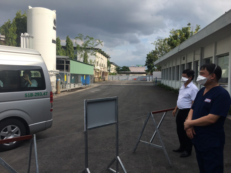 Chủ tịch UBND TP Hồ Chí Minh: “Sự đóng góp quý báu của các y, bác sĩ sẽ giúp thành phố vượt qua đại dịch” -1