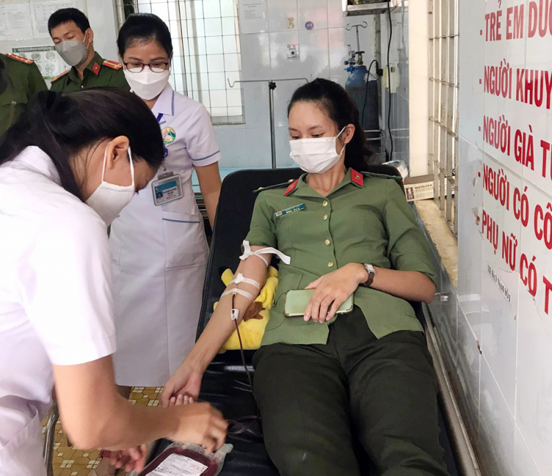 CBCS Công an kịp thời cứu giúp 2 bệnh nhân thiếu máu qua cơn nguy kịch -0