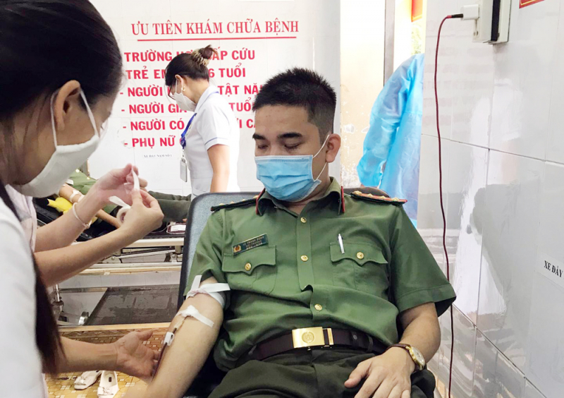 CBCS Công an kịp thời cứu giúp 2 bệnh nhân thiếu máu qua cơn nguy kịch -0