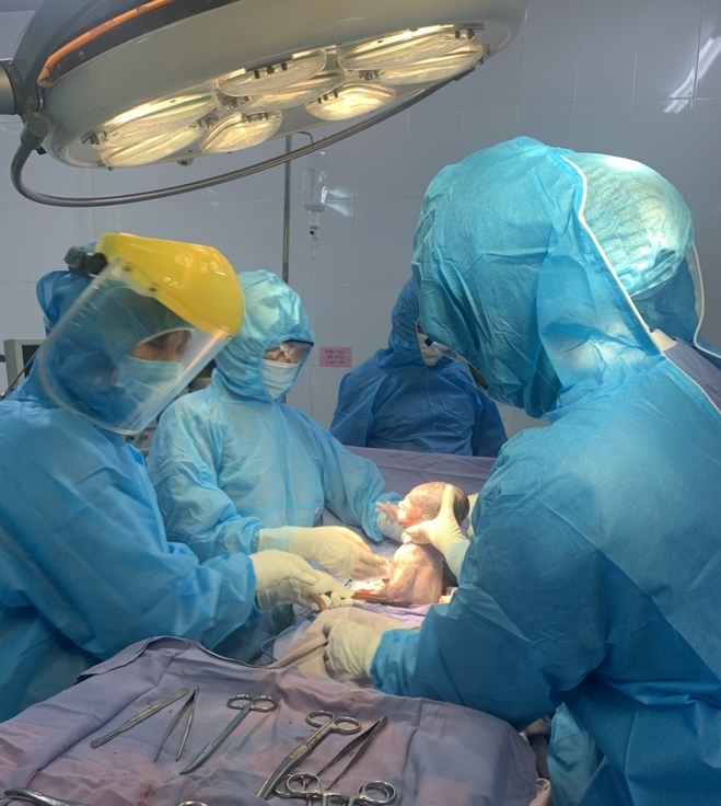 chào đời 1.jpg -0