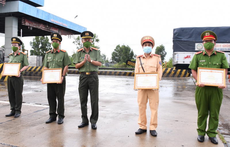 Bộ Công an tặng bằng khen 2 tập thể, 5 cá nhân thuộc Công an tỉnh Tiền Giang -0