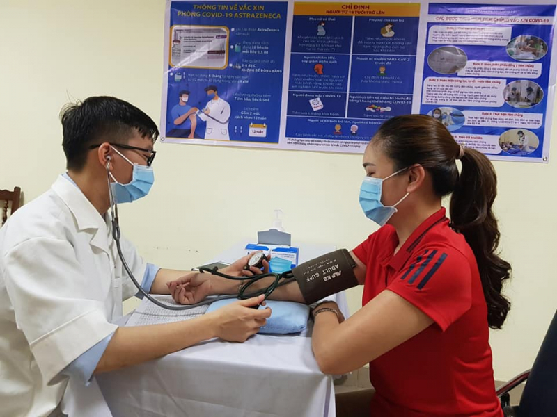 Không cần đo huyết áp tất cả người tiêm vaccine COVID-19 -0