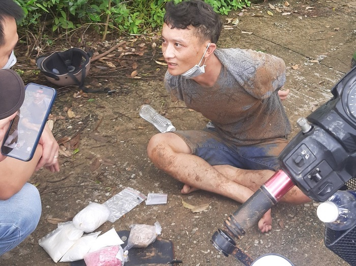 Bỏ 8.000 USD mua ma túy, thuốc lắc từ biên giới Campuchia về bán  -0