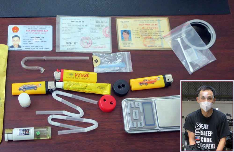 Con nghiện nhiễm HIV mang ma tuy qua chốt kiểm dịch -0