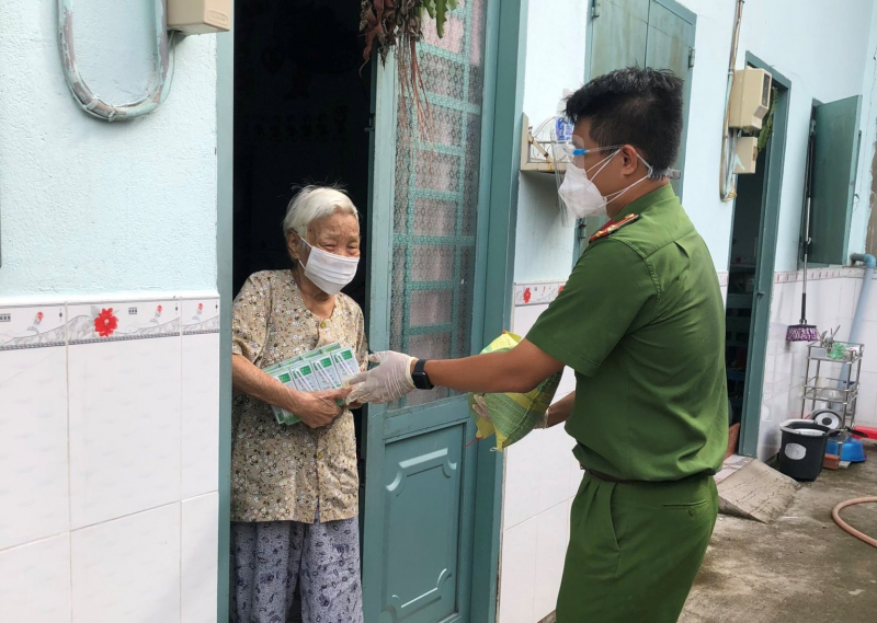 Những Cảnh sát khu vực hết lòng vì dân -0