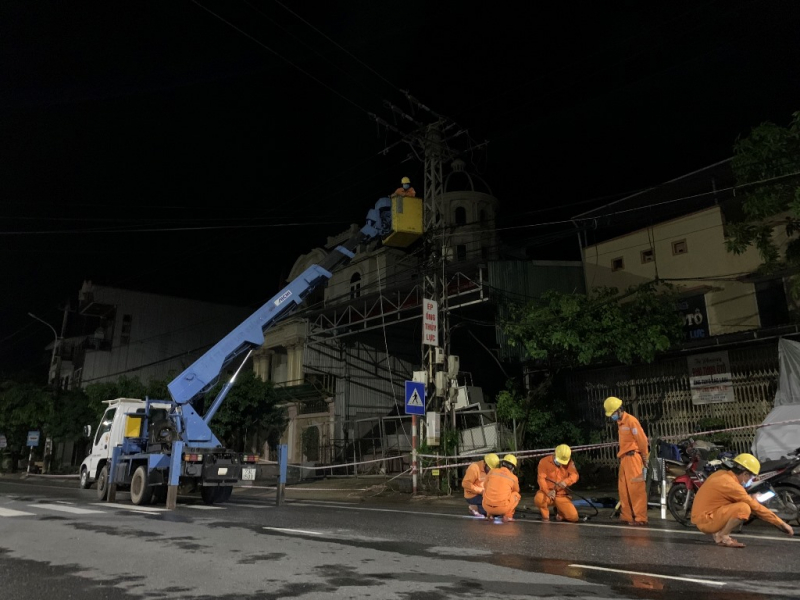 Bão số 5 gây sự cố mất điện 4.372 trạm biến áp khu vực miền Trung -0