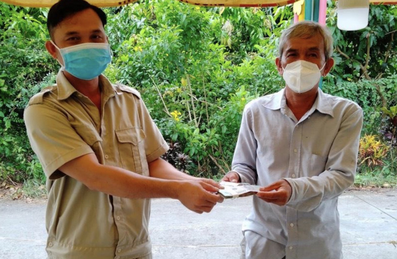 Chốt kiểm soát nhặt được 100 triệu, trao trả cho người đánh rơi -0