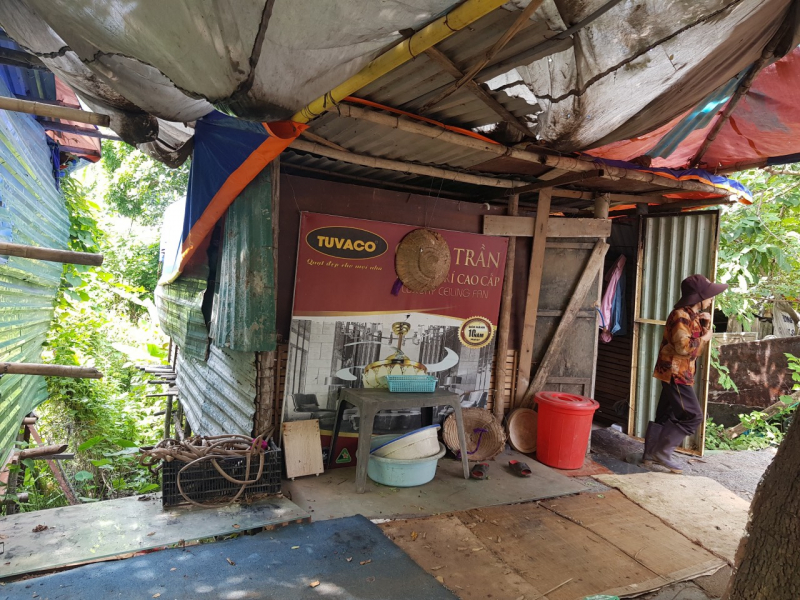 Chuyện hai người bán rau nghèo làm từ thiện -0
