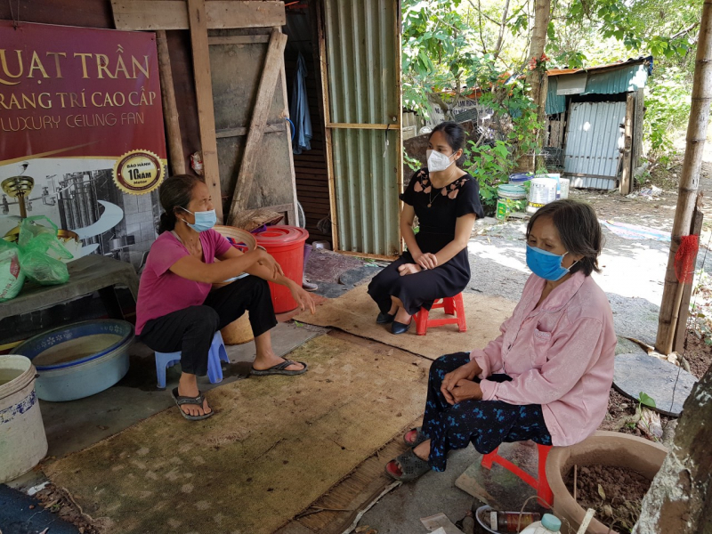 Chuyện hai người bán rau nghèo làm từ thiện -0