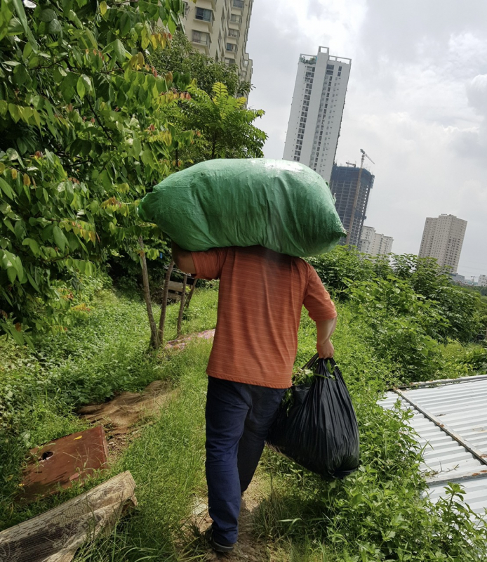 Chuyện hai người bán rau nghèo làm từ thiện -0