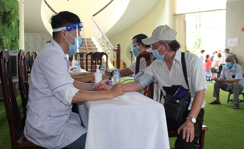Nóng chuyện tiêm vaccine ở Thủ đô -0