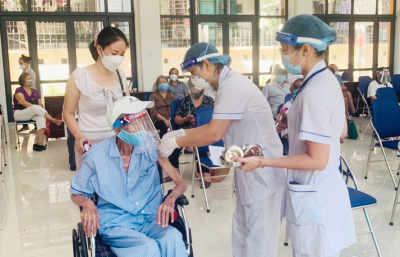 Nóng chuyện tiêm vaccine ở Thủ đô -0