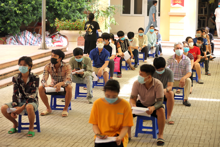 Bí thư Thành uỷ Hà Nội: Không vì được tiêm vaccine rồi mà chủ quan -0