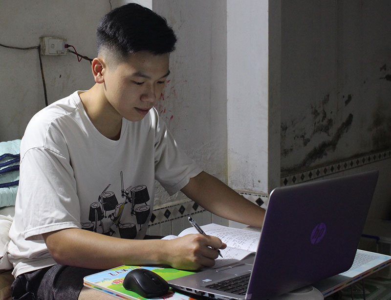 Sinh viên vùng cao gặp nhiều khó khăn trong việc học online -0