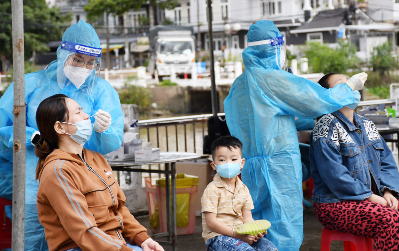 Health official in Tra Vinh dismissed for wrongdoing in vaccination -0