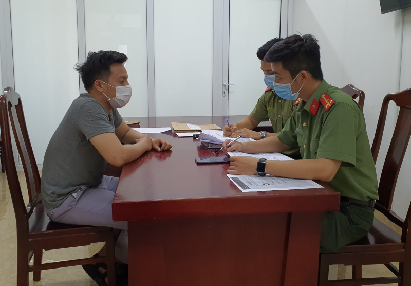 Hàng trăm người bị lừa mất tiền vì đặt mua khẩu trang y tế qua mạng -0