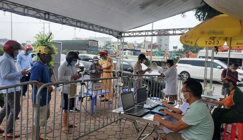 Thành phố Hồ Chí Minh và thành phố Hà Nội tiếp tục lên kịch bản để nới lỏng giãn cách từ tháng 10 -0