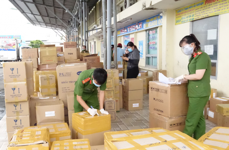 Cà Mau phát hiện nhiều lô hàng y tế không rõ nguồn gốc -0