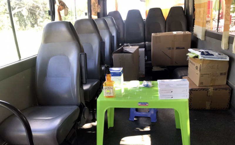 500 CBCS Công an An Giang mang theo trang thiết bị y tế và 50 tấn gạo vào “điểm nóng” giúp dân, dập dịch -1