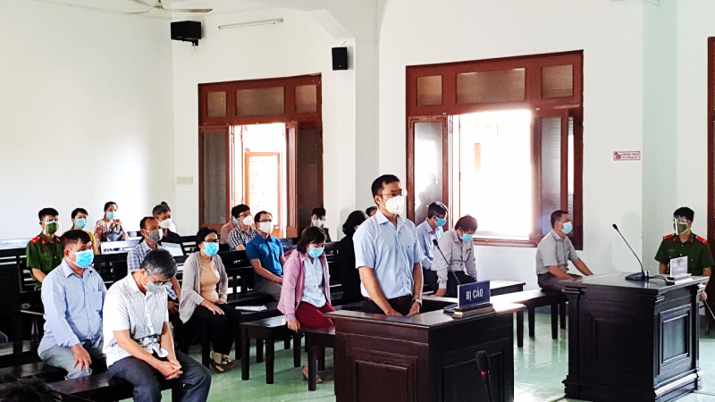 Hoãn phiên tòa xét xử 18 bị cáo trong vụ lộ đề thi tuyển công chức ở Phú Yên -0