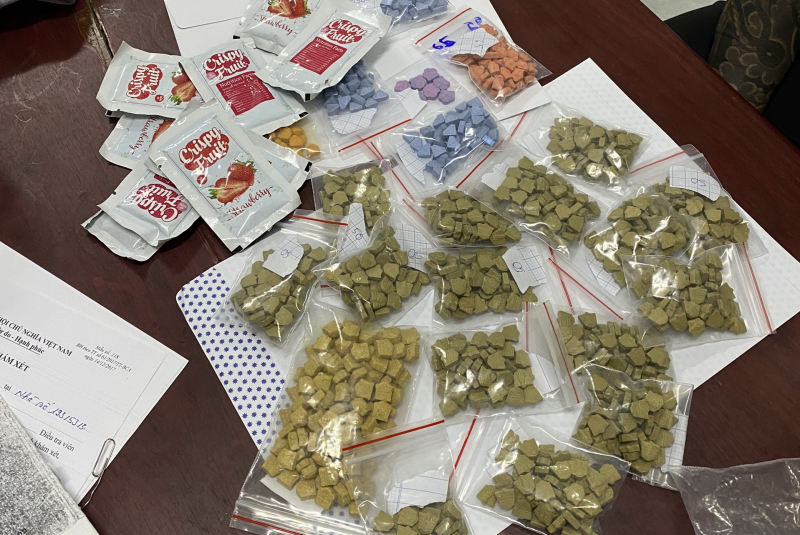 Trên đường tuần tra truy ra đối tượng tàng trữ 1.114 viên thuốc lắc -0