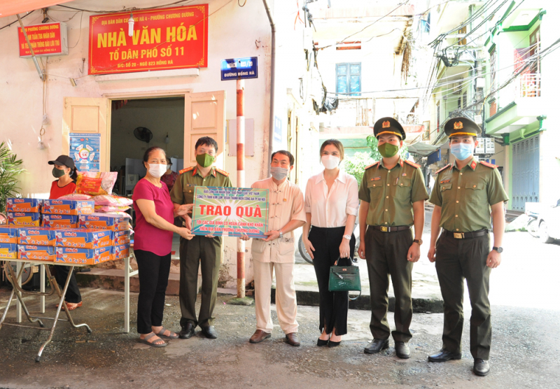 Chia sẻ khó khăn, hỗ trợ thiết thực cho người dân cùng vượt qua đại dịch -0