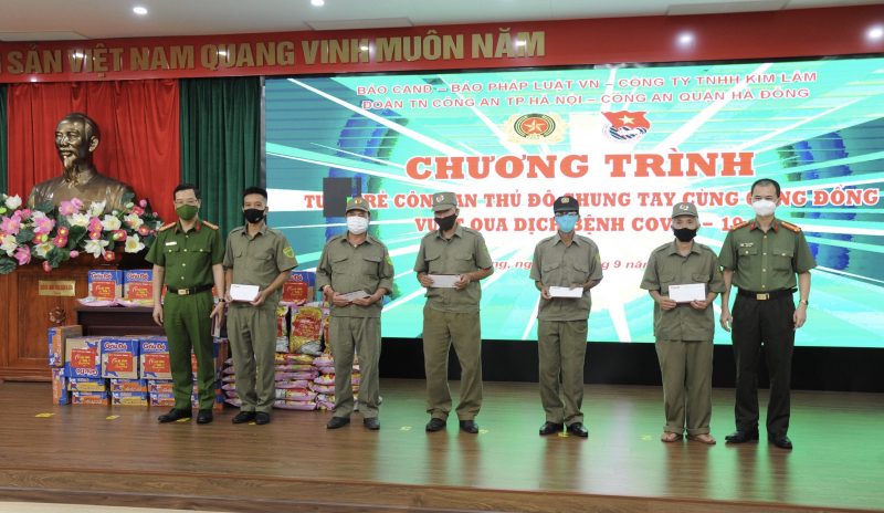 Chia sẻ khó khăn, hỗ trợ thiết thực cho người dân cùng vượt qua đại dịch -1