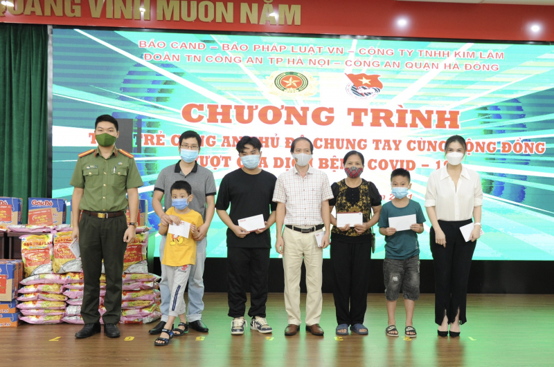 Chia sẻ khó khăn, hỗ trợ thiết thực cho người dân cùng vượt qua đại dịch -0